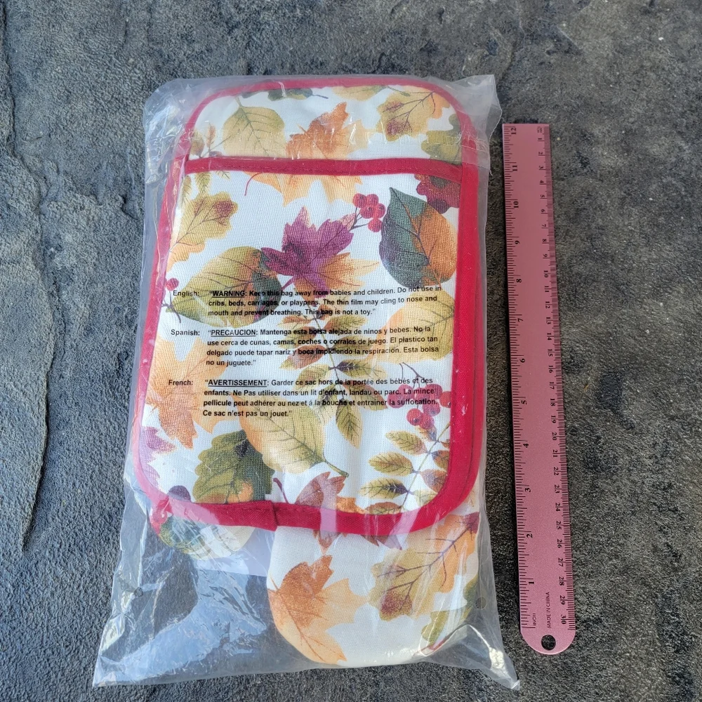 Martha Stewart NWT Berry Special Oven Mitts and Pot Holders Set